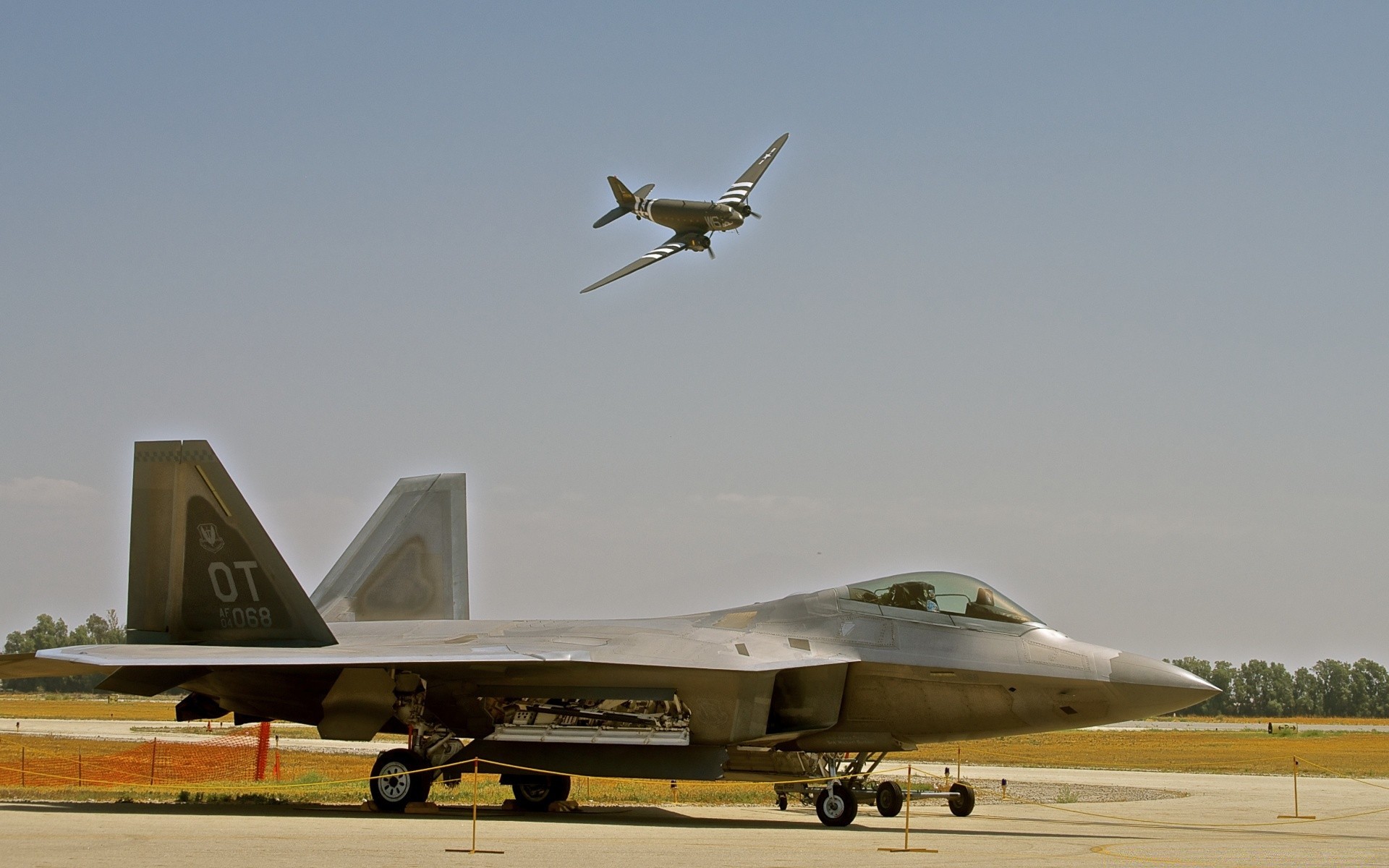 aviación avión avión aeropuerto militar vuelo avión sistema de transporte fuerza aérea coche volar aire despegue luchador pista de aterrizaje bombardero marina de guerra viajes cabina