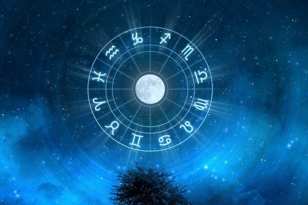 Signos del zodiaco esperando en el cielo