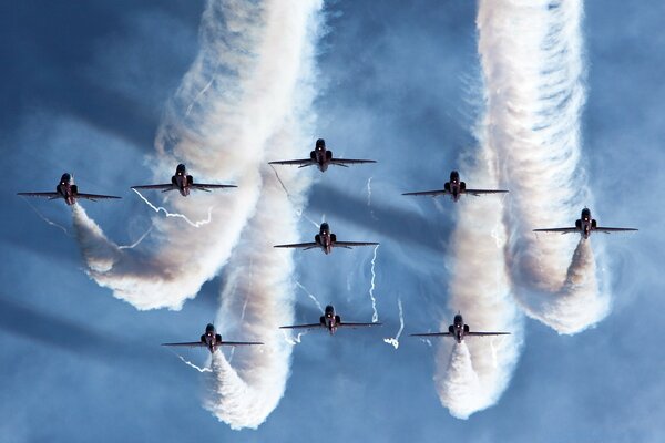 Flugshow, Synchronflüge von Kampfjets