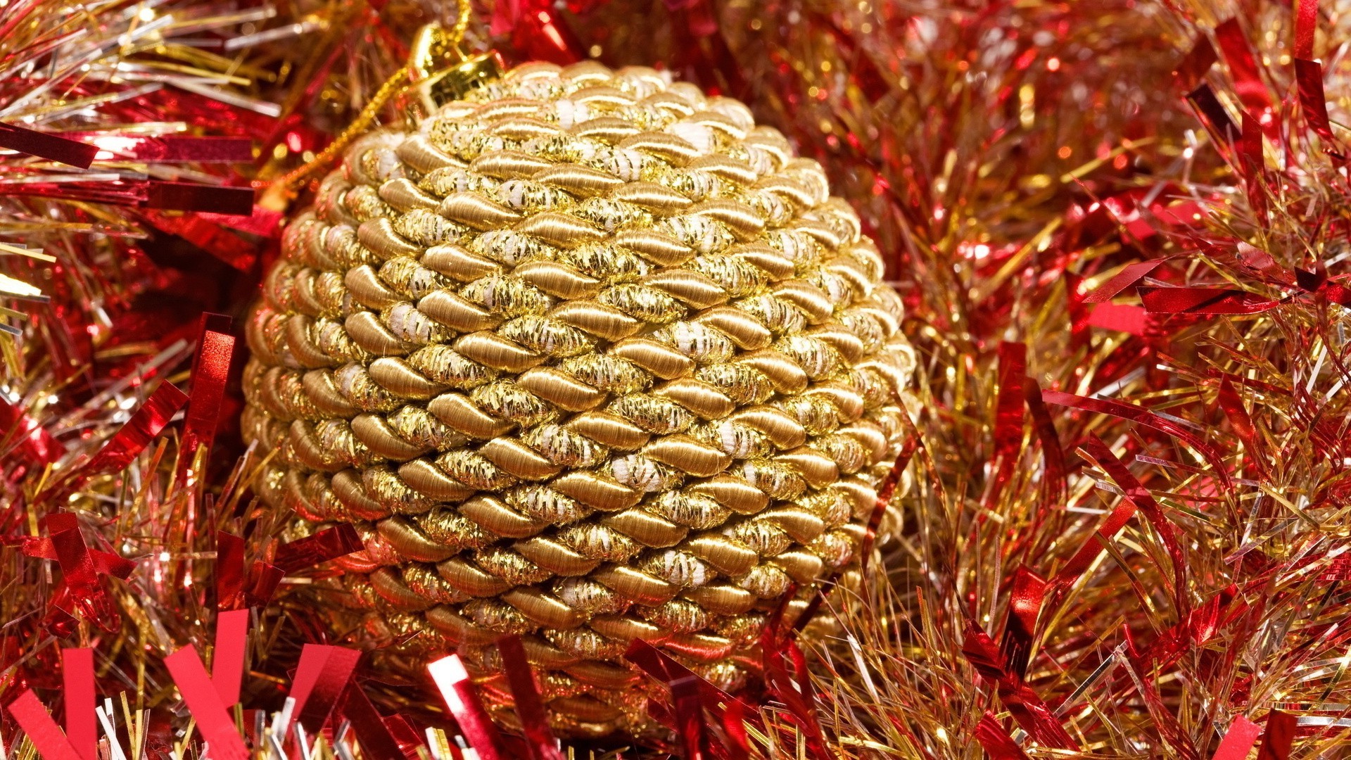 new year christmas gold celebration winter decoration season shining tree merry ball hanging traditional thread pine cone sphere desktop bright tinsel