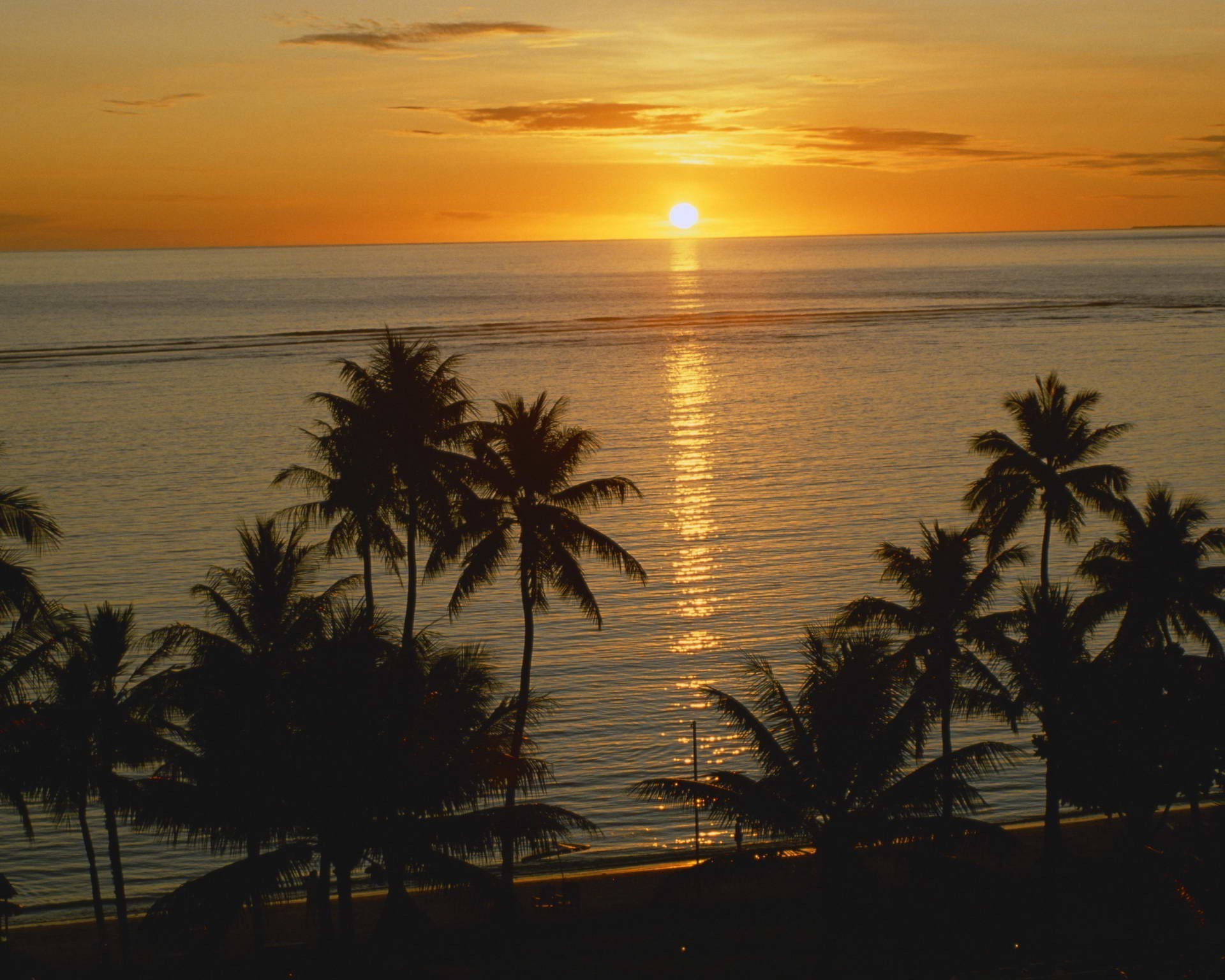 pôr do sol e amanhecer pôr do sol praia sol tropical palma oceano água amanhecer mar areia verão relaxamento exóticas anoitecer resort paisagem noite viagem ilha