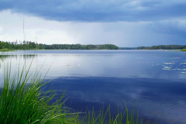 A lake with a reflection of the blue sky