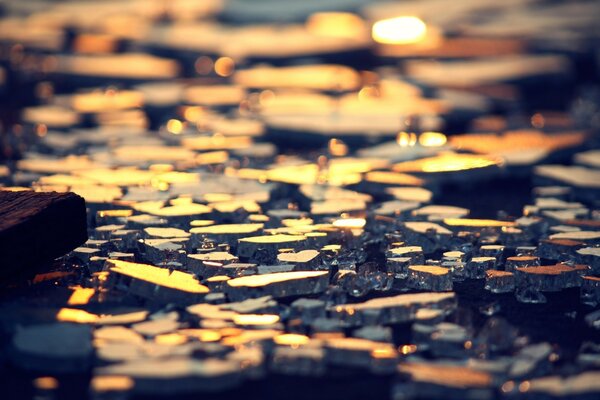 Reflejo de la ciudad después de la lluvia