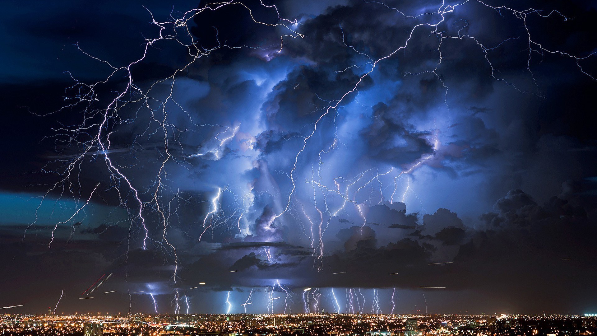 foudre tempête tonnerre orage coup de foudre danger sombre coup flash ciel pluie bureau lumière catastrophe résumé météo énergie dramatique nature océan