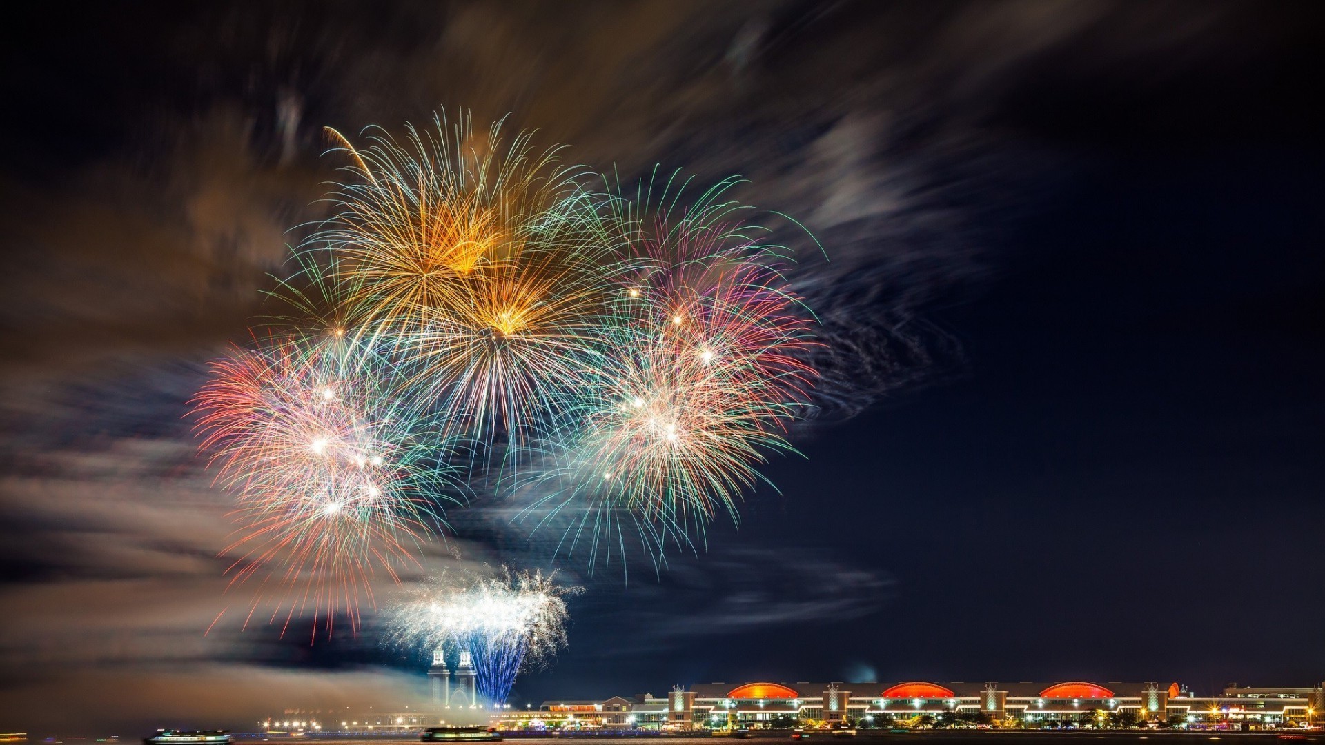 fuegos artificiales festival llama vacaciones explosión luz cohete flash fiesta navidad noche año nuevo