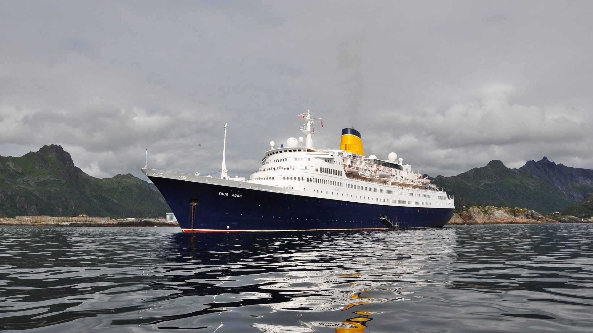 grandes navios e transatlânticos água embarcações viagens navio sistema de transporte mar barco ao ar livre céu navio de cruzeiro vela oceano carro porto