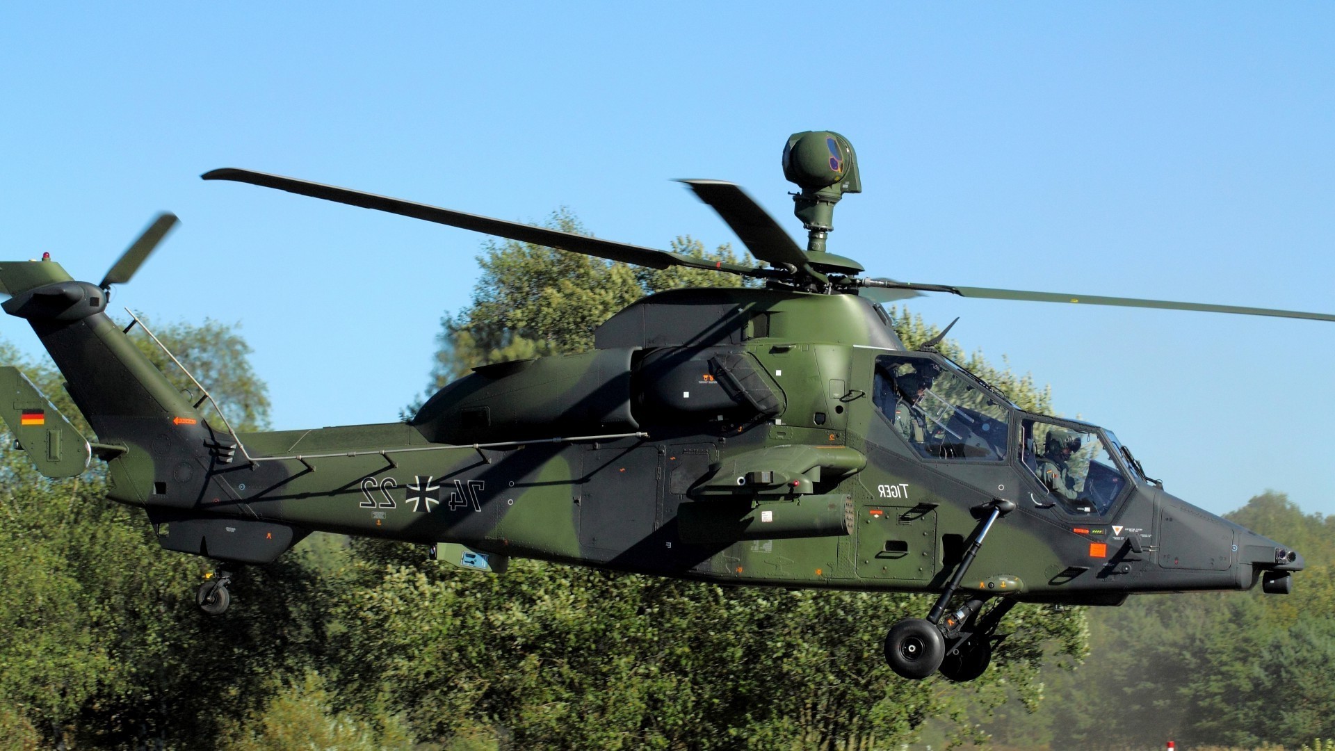 hélicoptères militaires militaire avion hélicoptère armée avion guerre voiture air force système de transport camouflage arme aéroport air marine voler hélice force rotor bataille