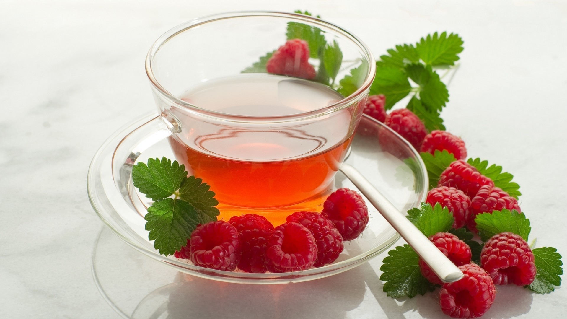 tea mint fruit sweet berry healthy strawberry leaf refreshment breakfast food health juicy delicious bowl peppermint glass freshness tasty diet