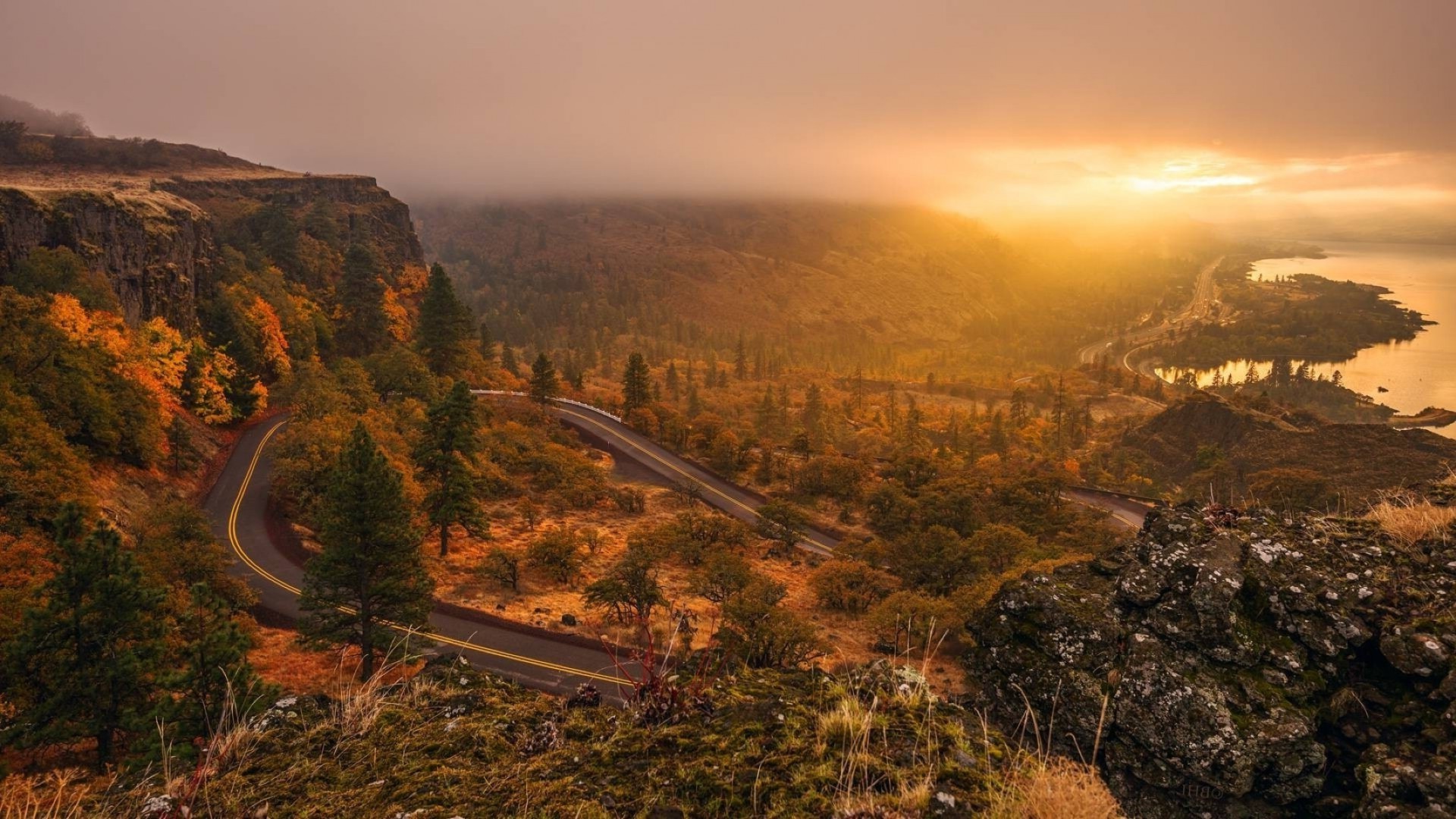 carretera paisaje viajes montaña puesta del sol cielo naturaleza amanecer al aire libre niebla escénico luz colina árbol noche