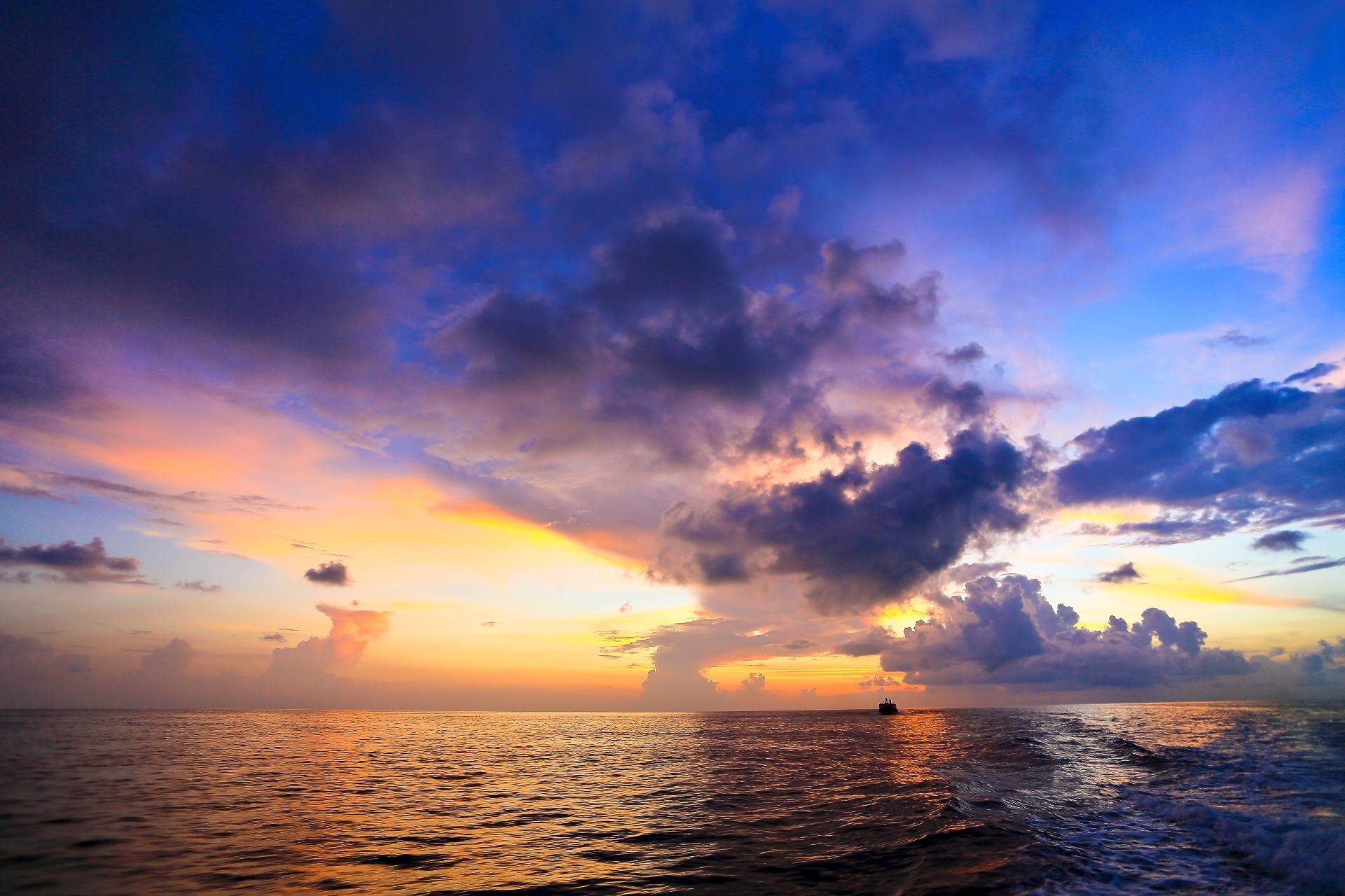 海洋和海洋 日落 水域 日出 太阳 海洋 暮光之城 海 晚上 海滩 天空 景观 好天气 夏天 景观 自然