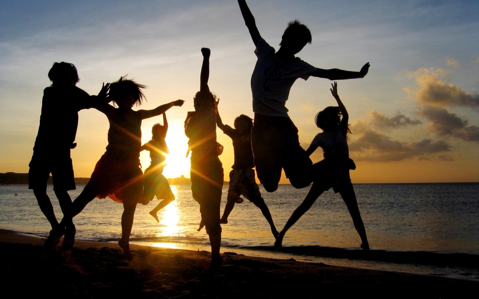 musik tanzen mann sonnenuntergang silhouette freizeit vergnügen tänzerin liebe strand frau hintergrundbeleuchtung aktion bewegung junge kind zwei spaß wettbewerb