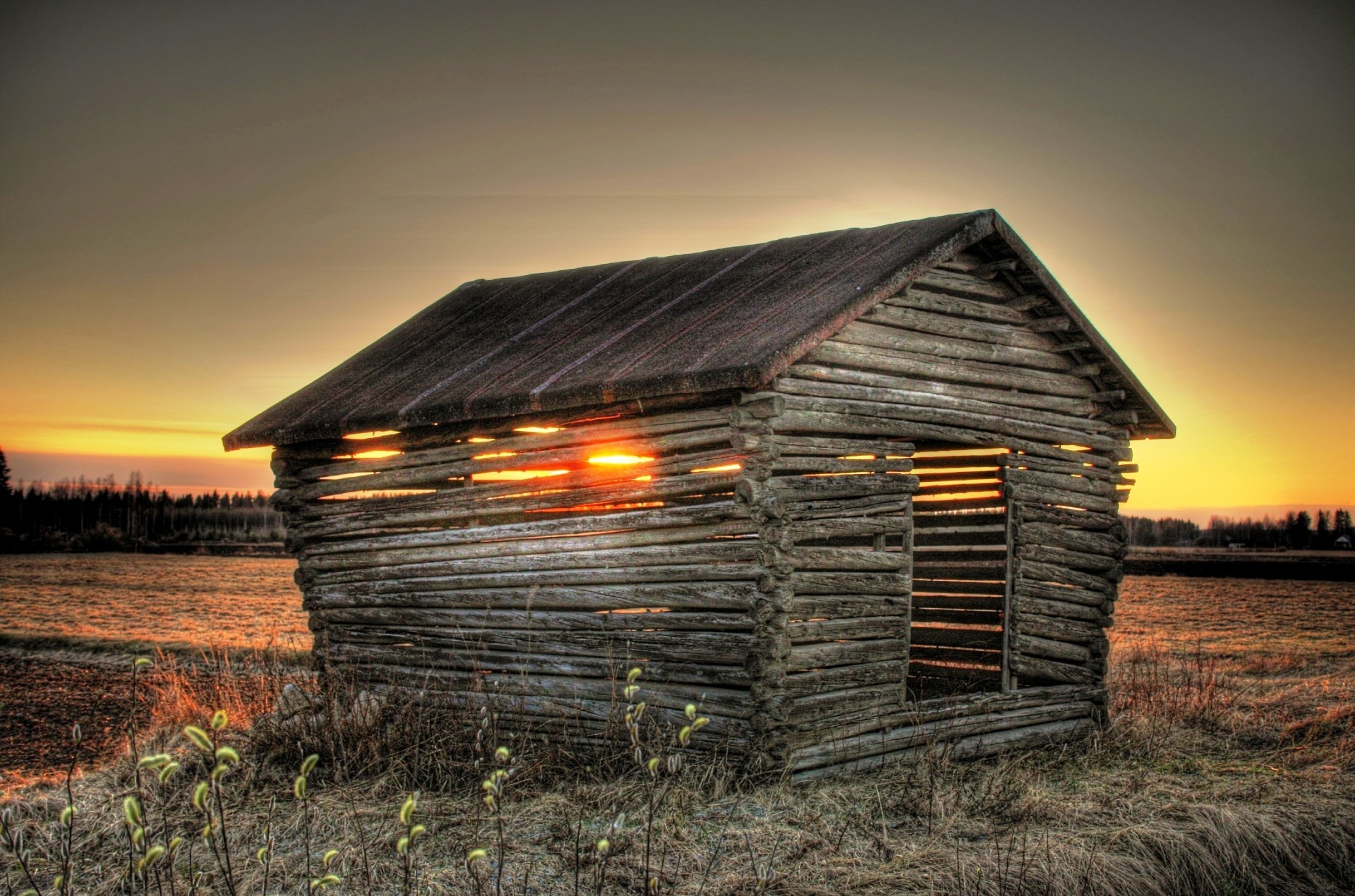 sonnenuntergang und dämmerung scheune bauernhof landschaft aus holz haus sonnenuntergang land verlassene scheune holz bungalow ländlich licht himmel rustikal kabine