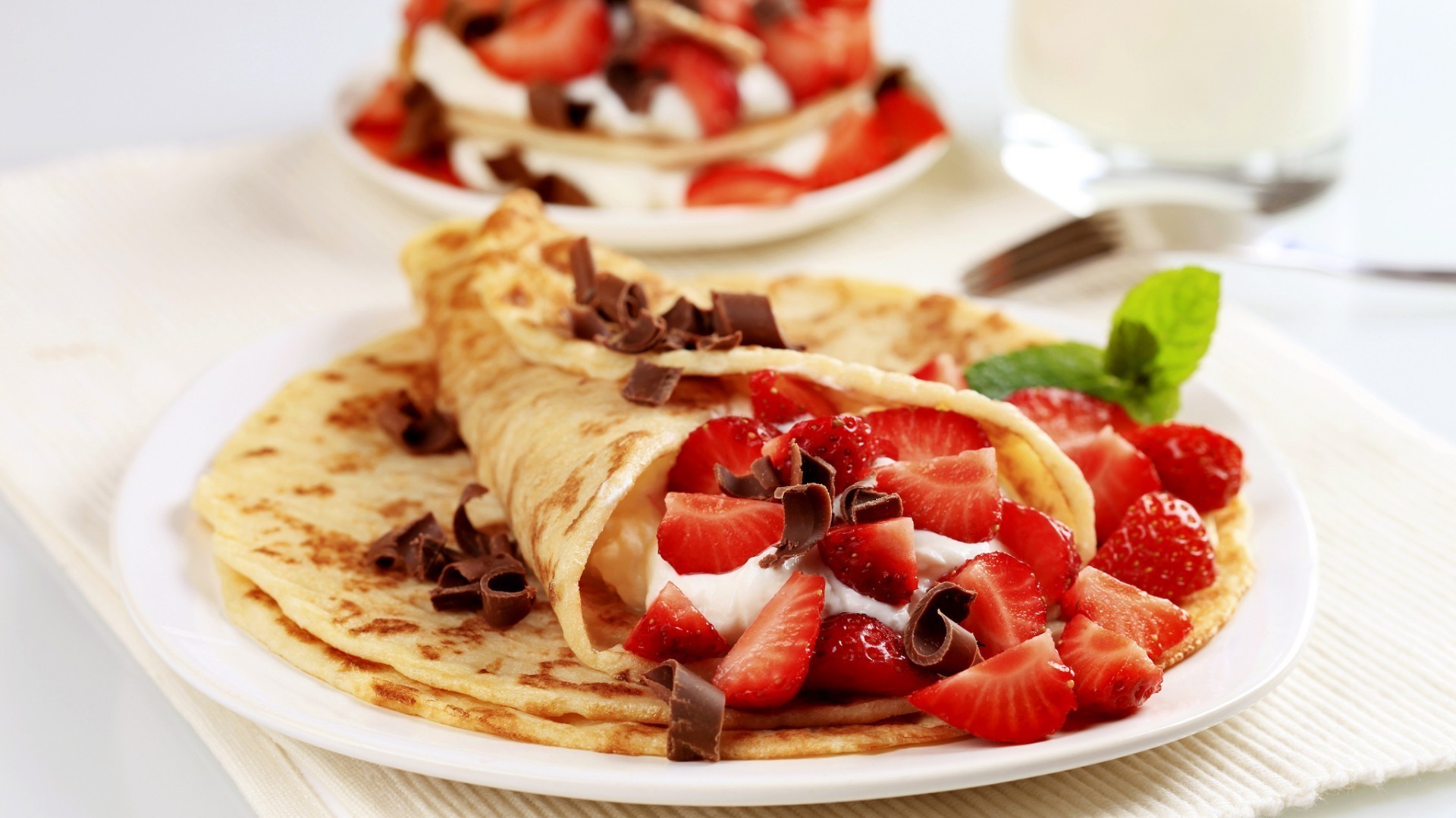 petit déjeuner repas délicieux crêpe plaque rafraîchissement fruits alimentaire délicieux en bonne santé fraise