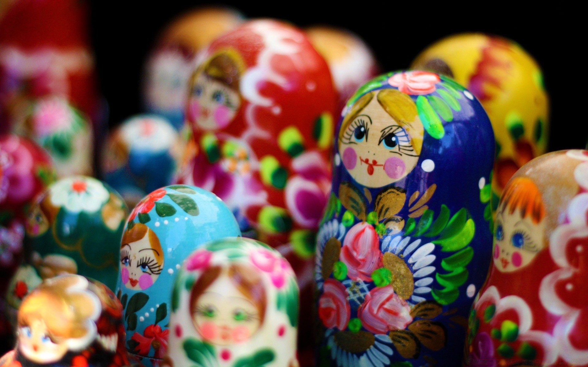 close-up colorato giocattolo di colore ornamenti fatti a mano tradizionale souvenir di pasqua di arte di natale figurine piacere di vacanza vivid bambola del bambino