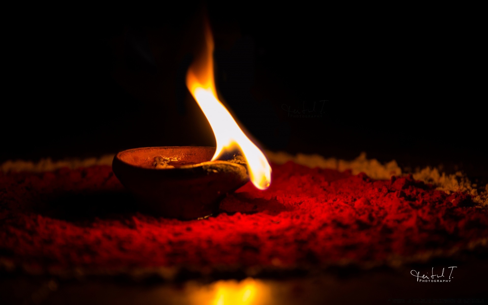 macro flamme chaud brûler brûlé chaleur fumée sombre danger cendres bougie chaleur feu de joie inflammable feu de camp cheminée lumière