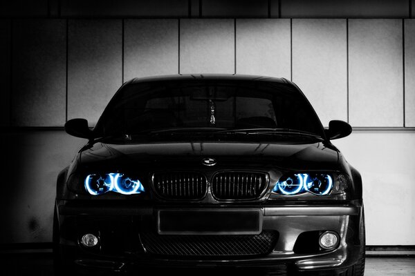 Bella macchina nera BMW