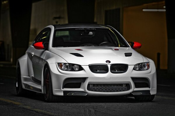 BMW M 93 car with red mirrors