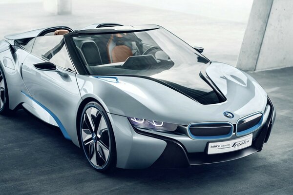 Belle voiture de sport BMW sans toit