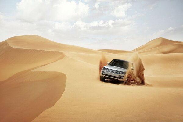 Viajar en coche por el desierto