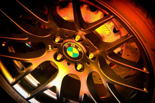 Desktop screensaver wheels from BMW