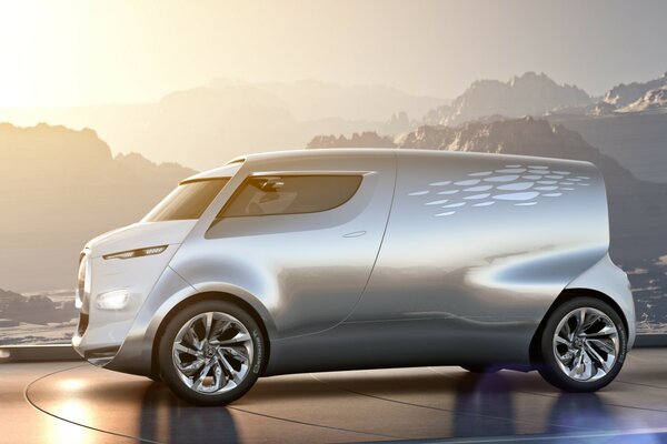 Coche futurista con Llantas cromadas en el fondo del paisaje de montaña