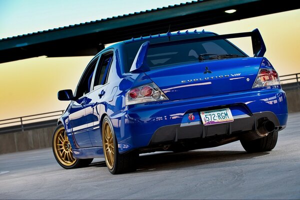 Blue mitsubishi with golden discs