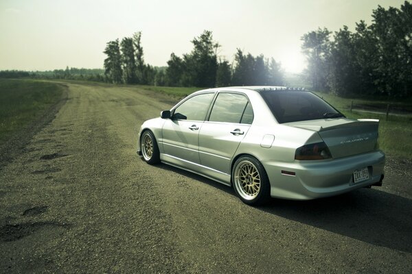 Mitsubishi Lancer-um carro de corrida legal