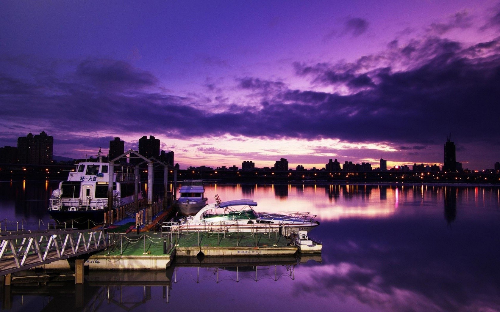 nacht abenddämmerung abenddämmerung wasser reisen reflexion fluss stadt sonnenuntergang architektur himmel dämmerung abend brücke haus pier im freien uferpromenade dämmerung hafen stadt wasserfahrzeug