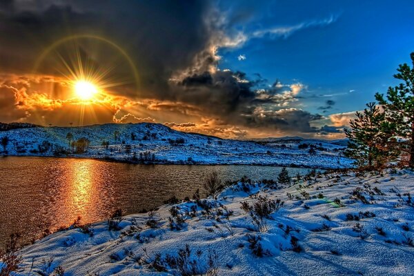 Paysage coucher de soleil hiver lac