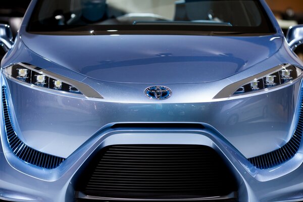 Voiture bleue et chromée de Toyota