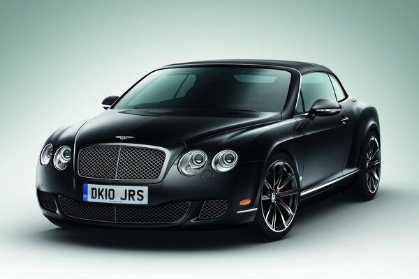 Чёрный автомобиль кабриолет Bentley
