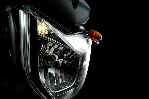 Faro moto in design nero