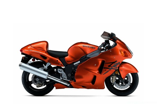Motocicleta deportiva Suzuki de gran alcance rojo