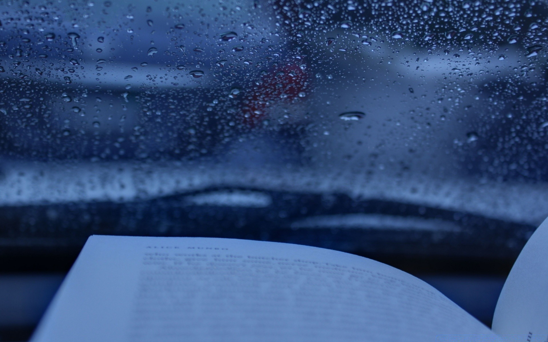 macro pioggia bagnato goccia acqua riflessione auto auto finestra sfocatura vetro astratto meteo strada freddo