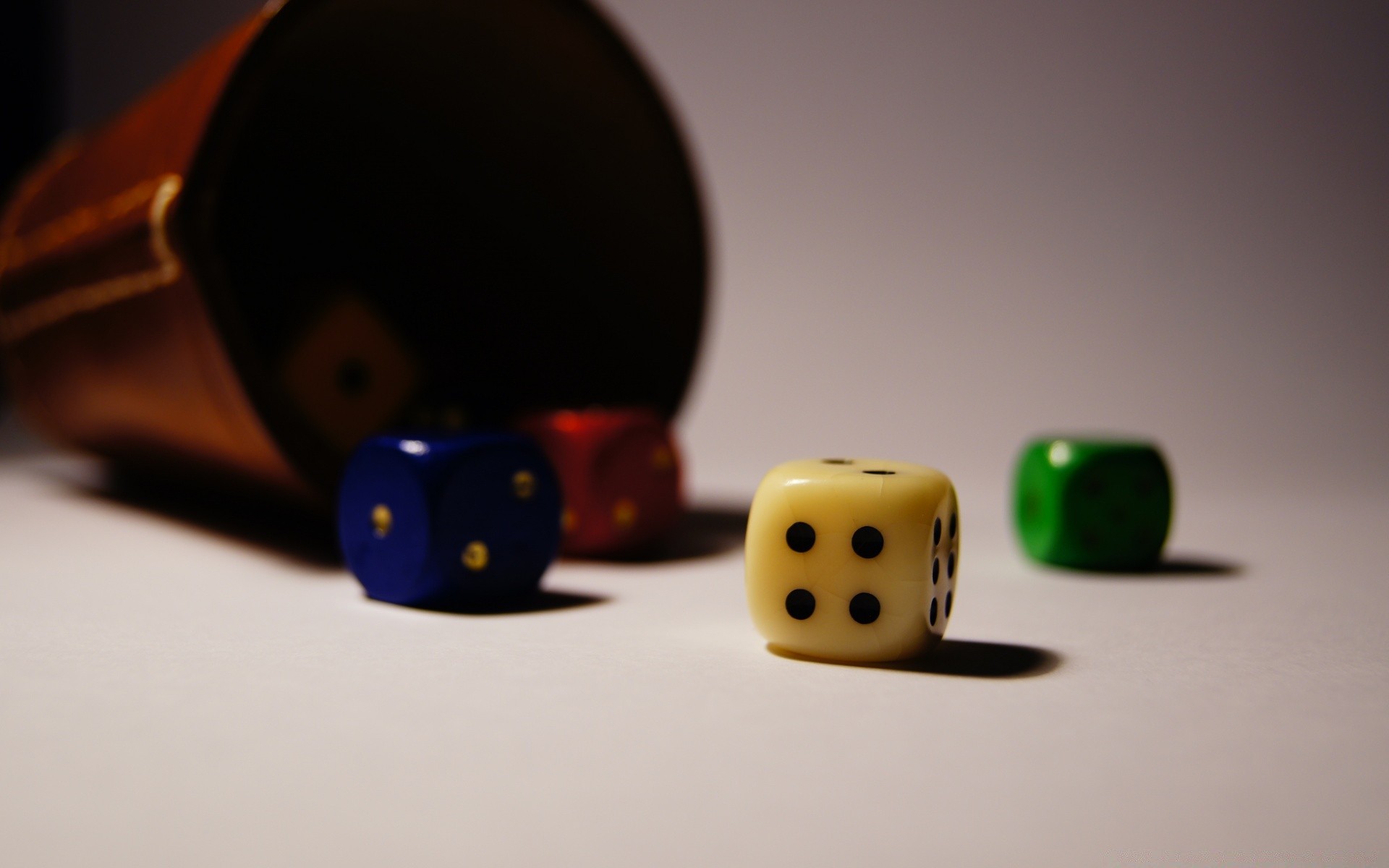 macro dadi giochi natura morta gioco d azzardo casinò fortuna possibilità riposo uno rischio sfocatura poker giocattolo riposo lego due domino