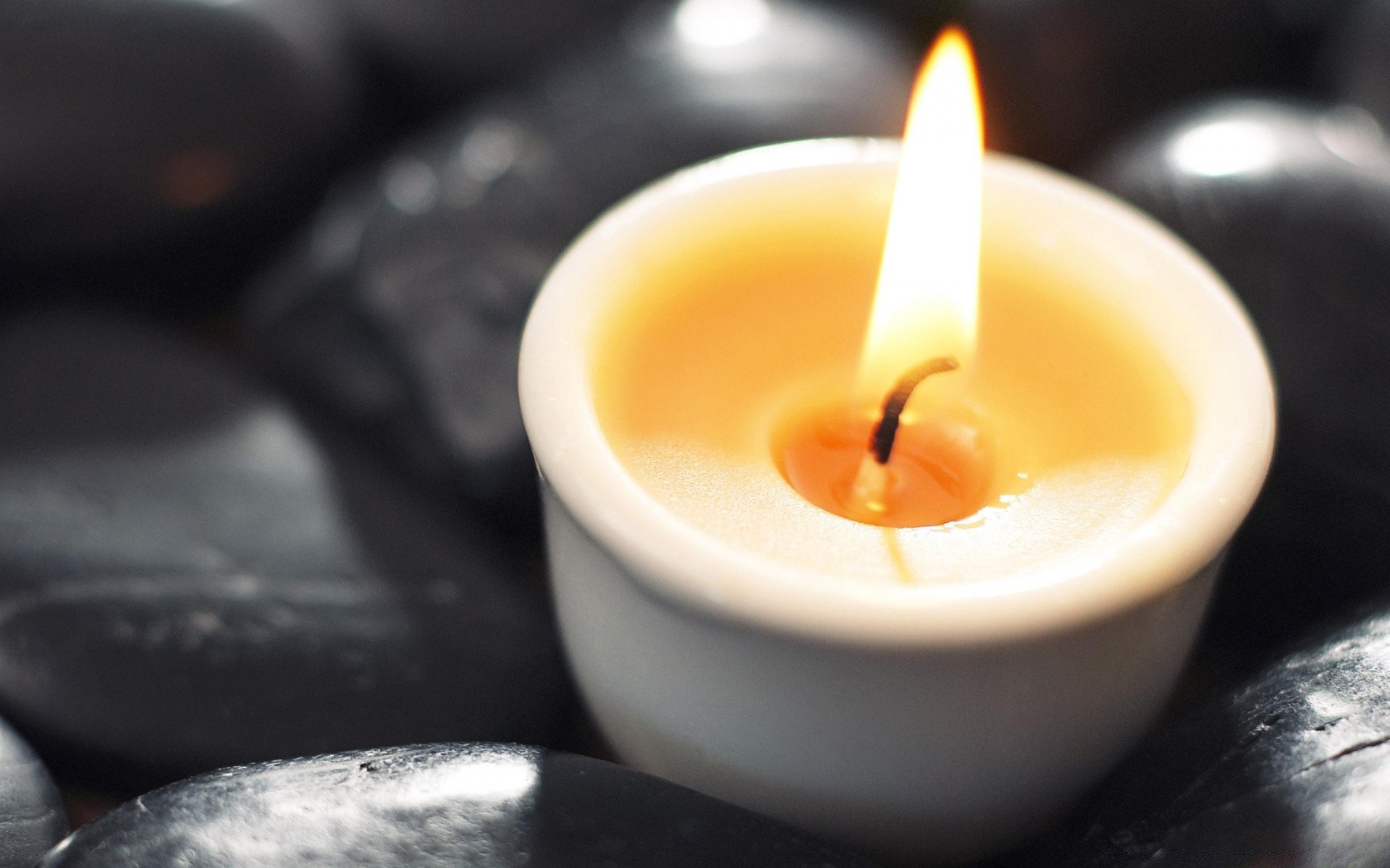 fotografía macro vela velas relajación naturaleza muerta llama cera caliente aromaterapia espiritualidad meditación romance zen cálido oscuro armonía bambú quemado tradicional