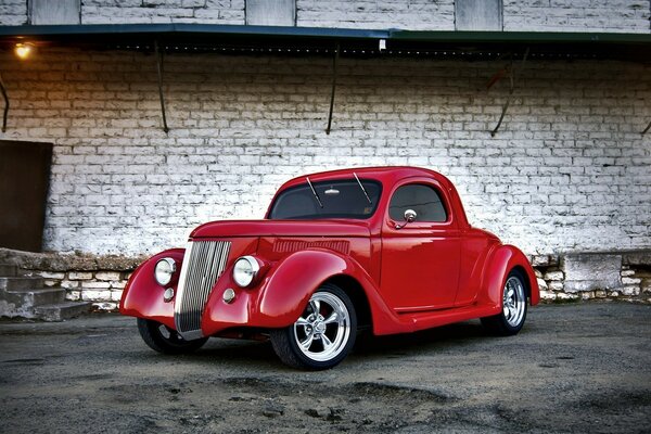 Coche retro. Coche rojo