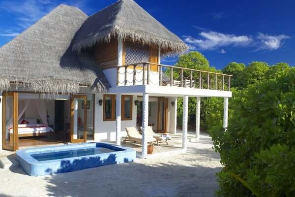 Bungalow con piscina immerso nel verde