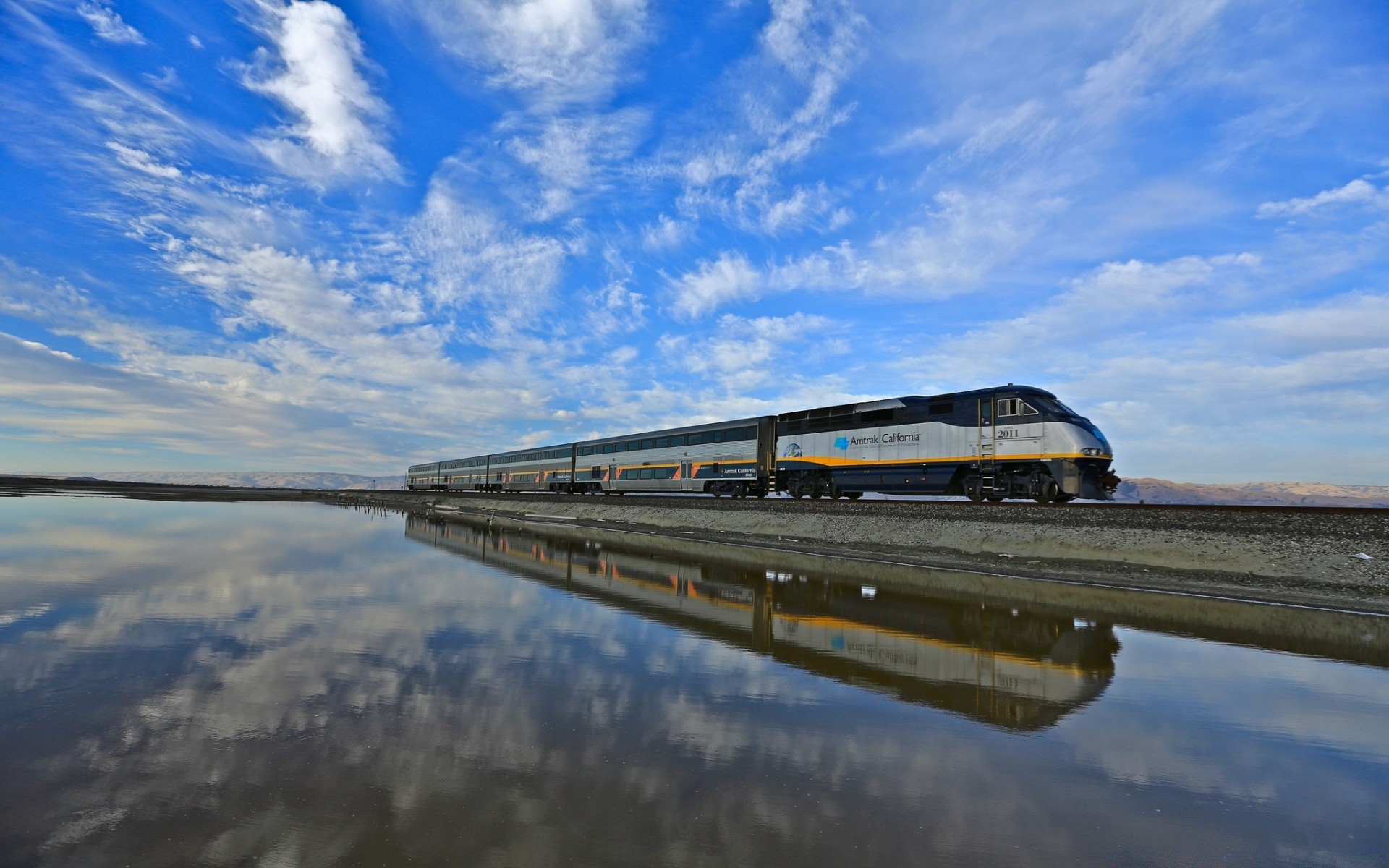 treni viaggi cielo all aperto acqua sistema di trasporto auto luce del giorno