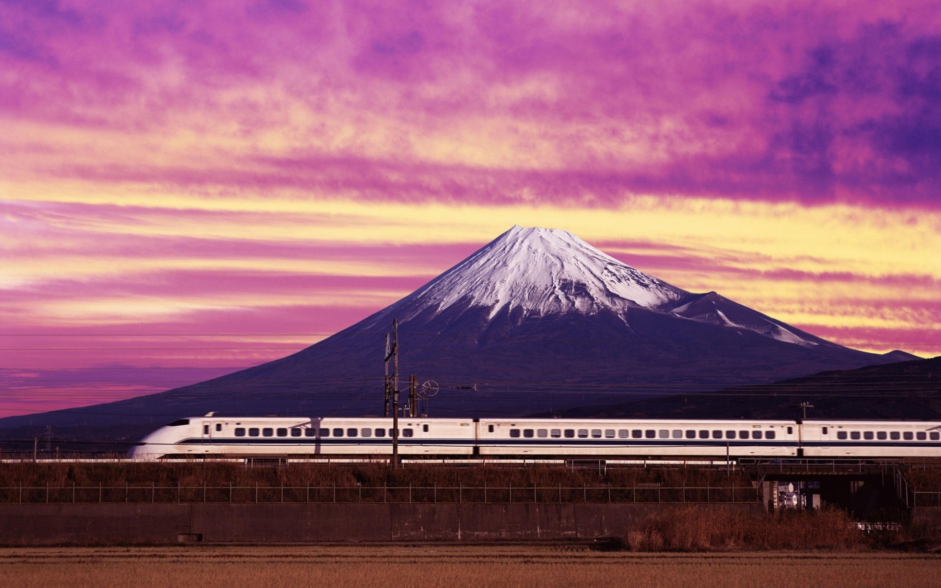 火车 景观 山 天空 旅游 火山 日出 日落 晚上 户外 云 日光 光 黄昏 雪