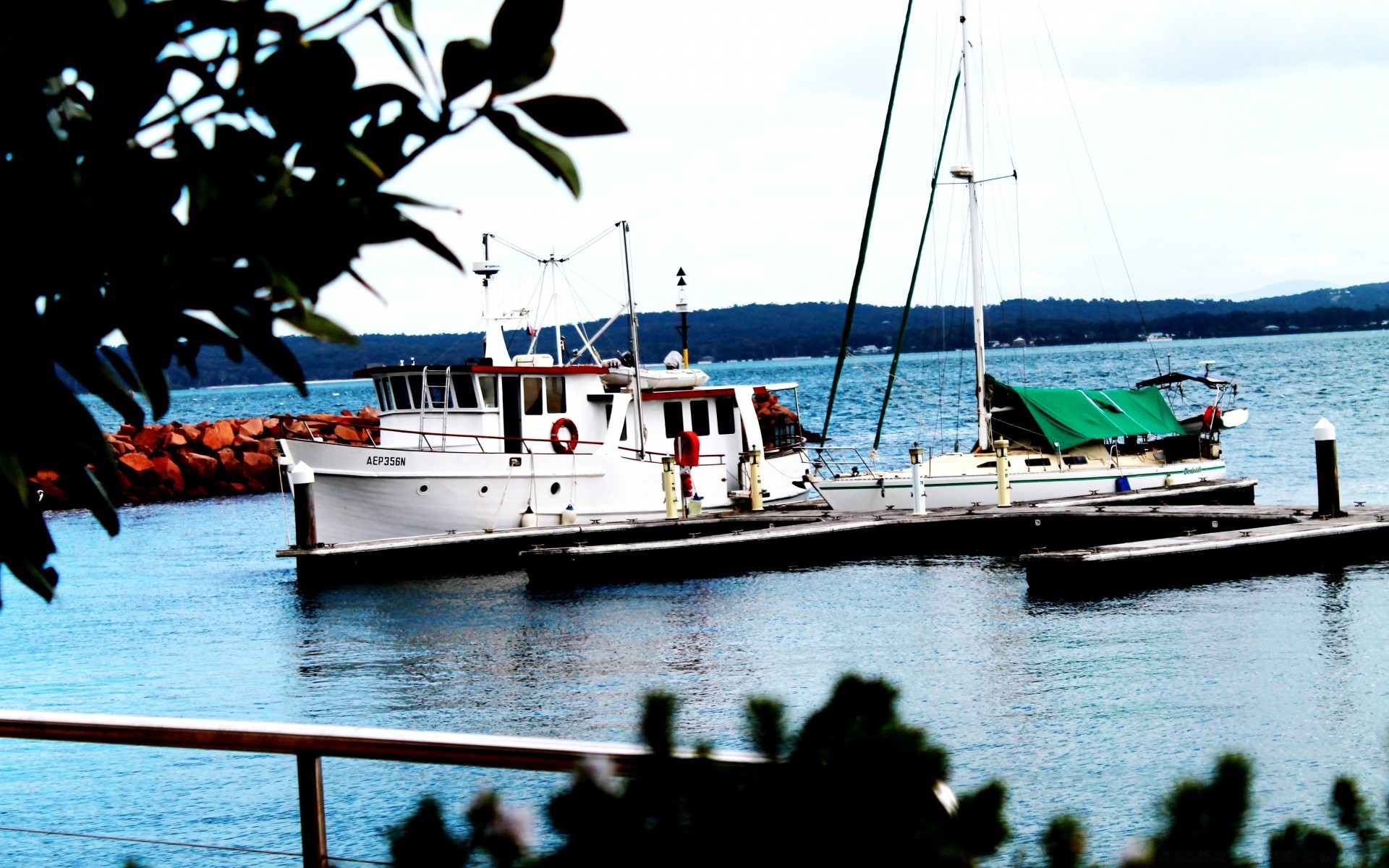 andere maschinen wasser boot meer wasserfahrzeug reisen transportsystem hafen schiff pier ozean meer himmel yacht im freien auto hafen marine segel marina