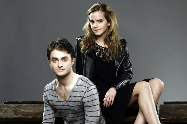 Harry Potter et Hermione assis belle