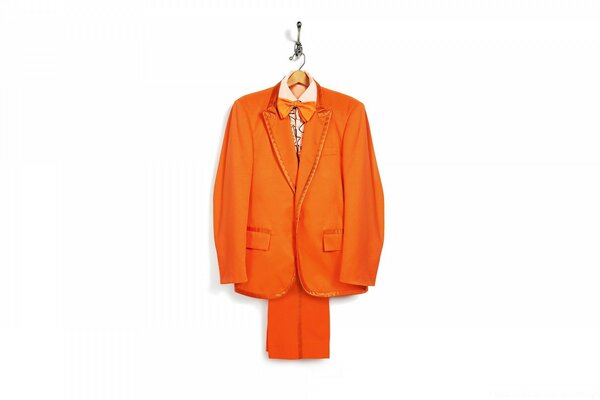 Traje brillante para hombres naranja