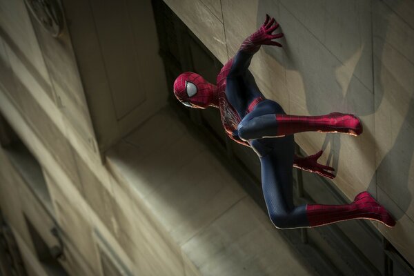 Spider-Man sur le mur