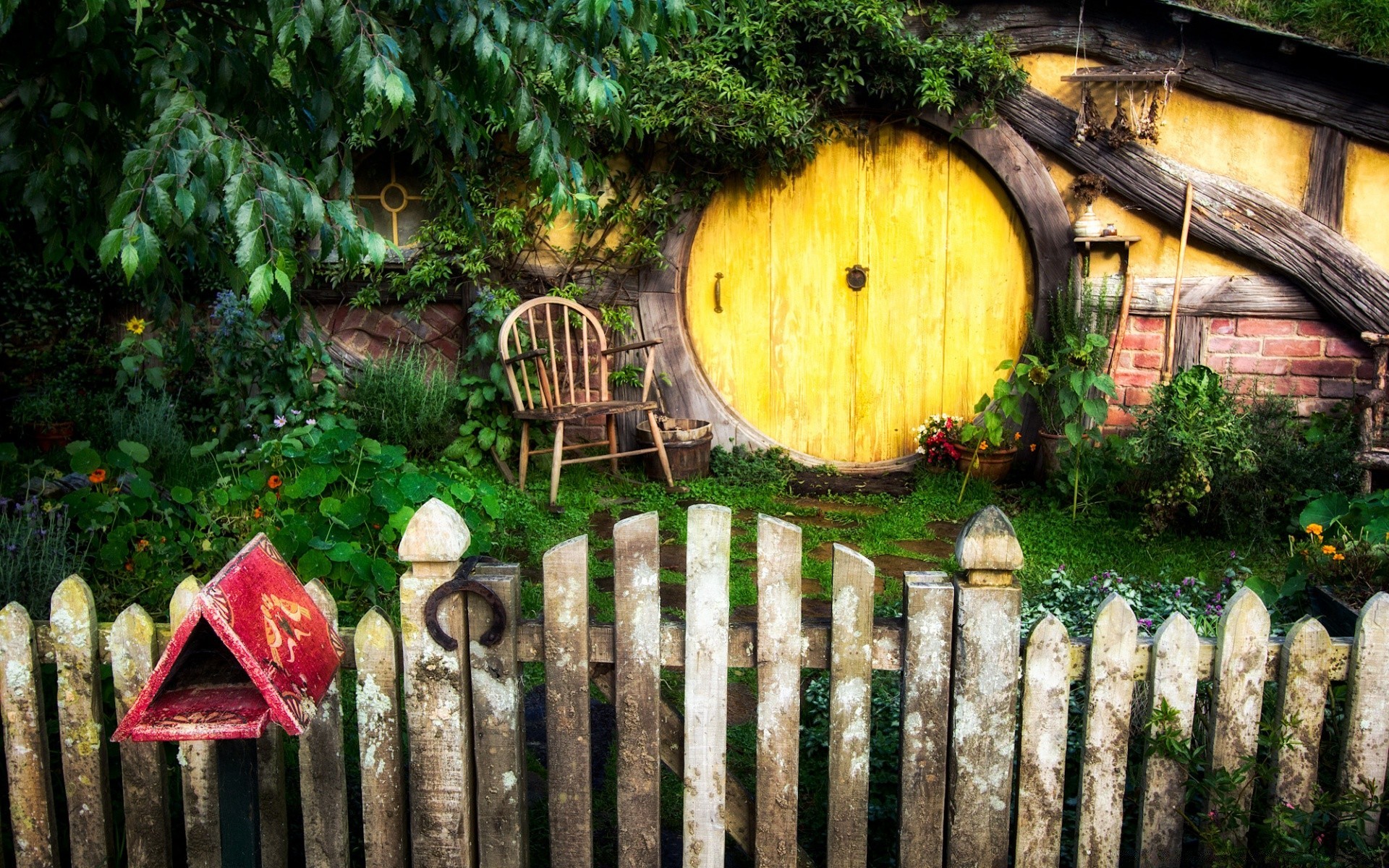 hobbit bois en bois jardin nature clôture à l extérieur feuille traditionnel bois été vieux bureau