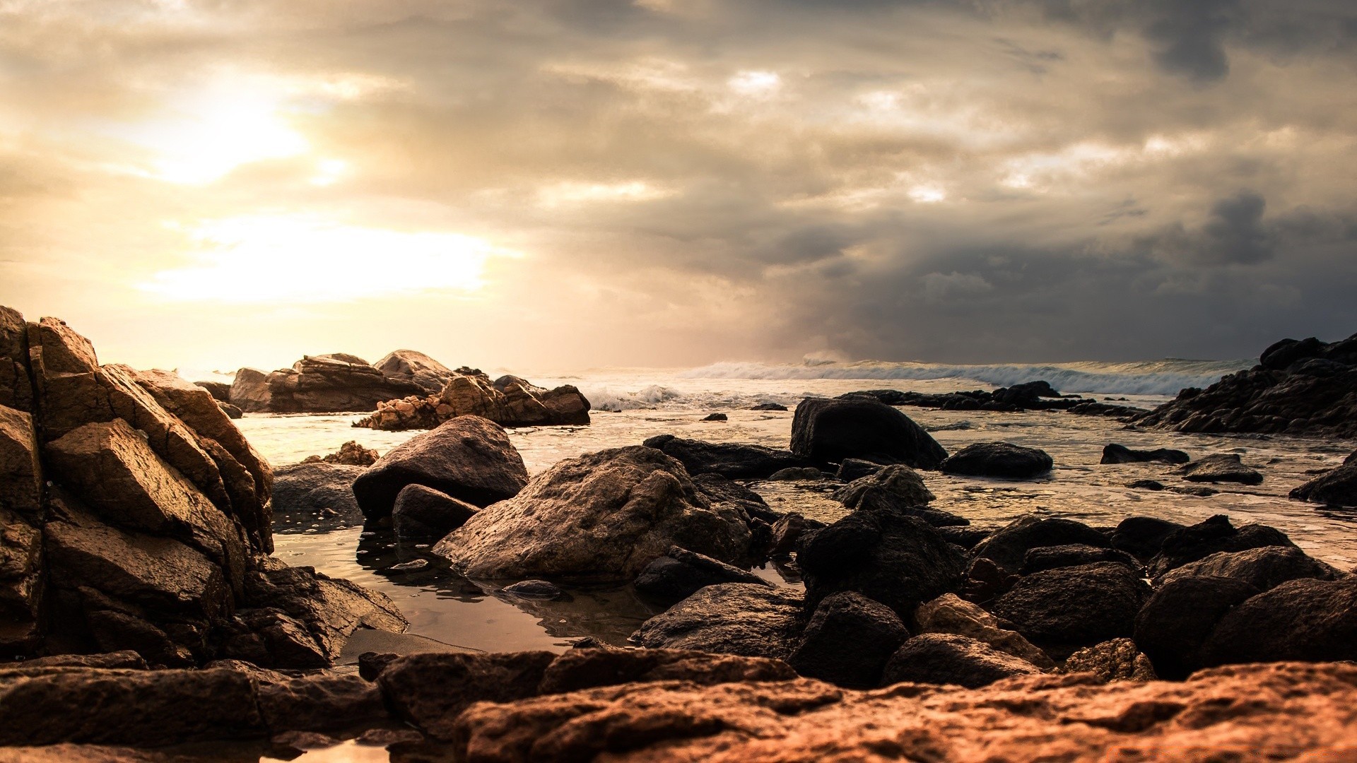 morze i ocean zachód słońca woda morze plaża ocean świt morze krajobraz zmierzch wieczór krajobraz skała niebo słońce surf piasek burza podróże natura