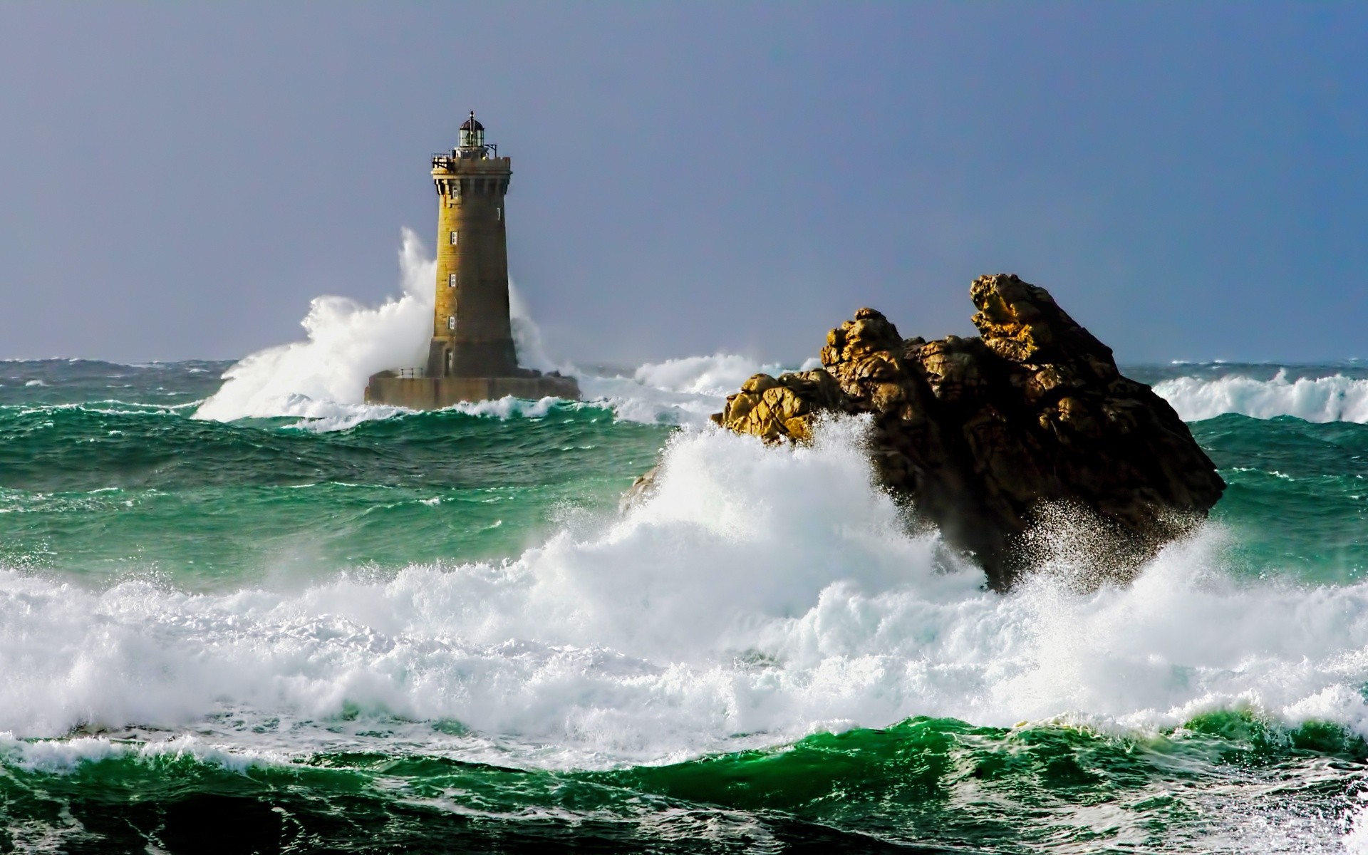 meer und ozean wasser ozean brandung meer reisen meer welle leuchtturm strand himmel im freien landschaft natur sommer spray sturm landschaft