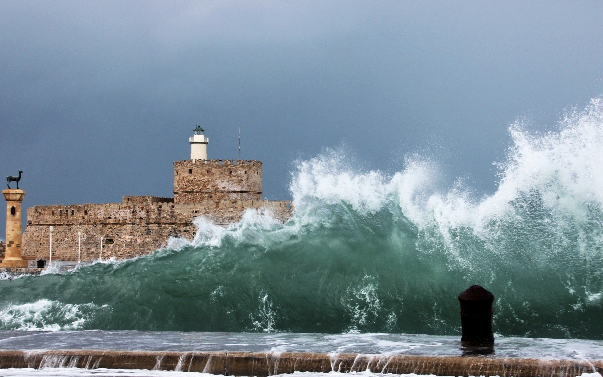 mar e oceano água viagens arquitetura ao ar livre céu mar rio cidade paisagem casa torre velho castelo