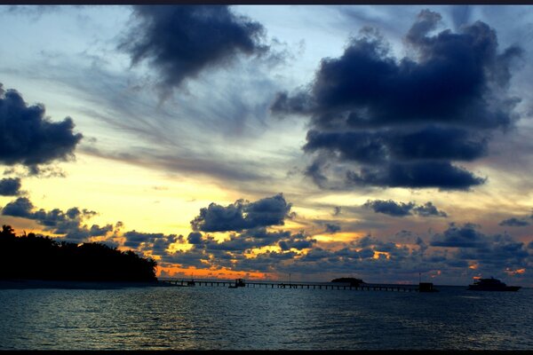 Hermosa puesta de sol en el Escritorio