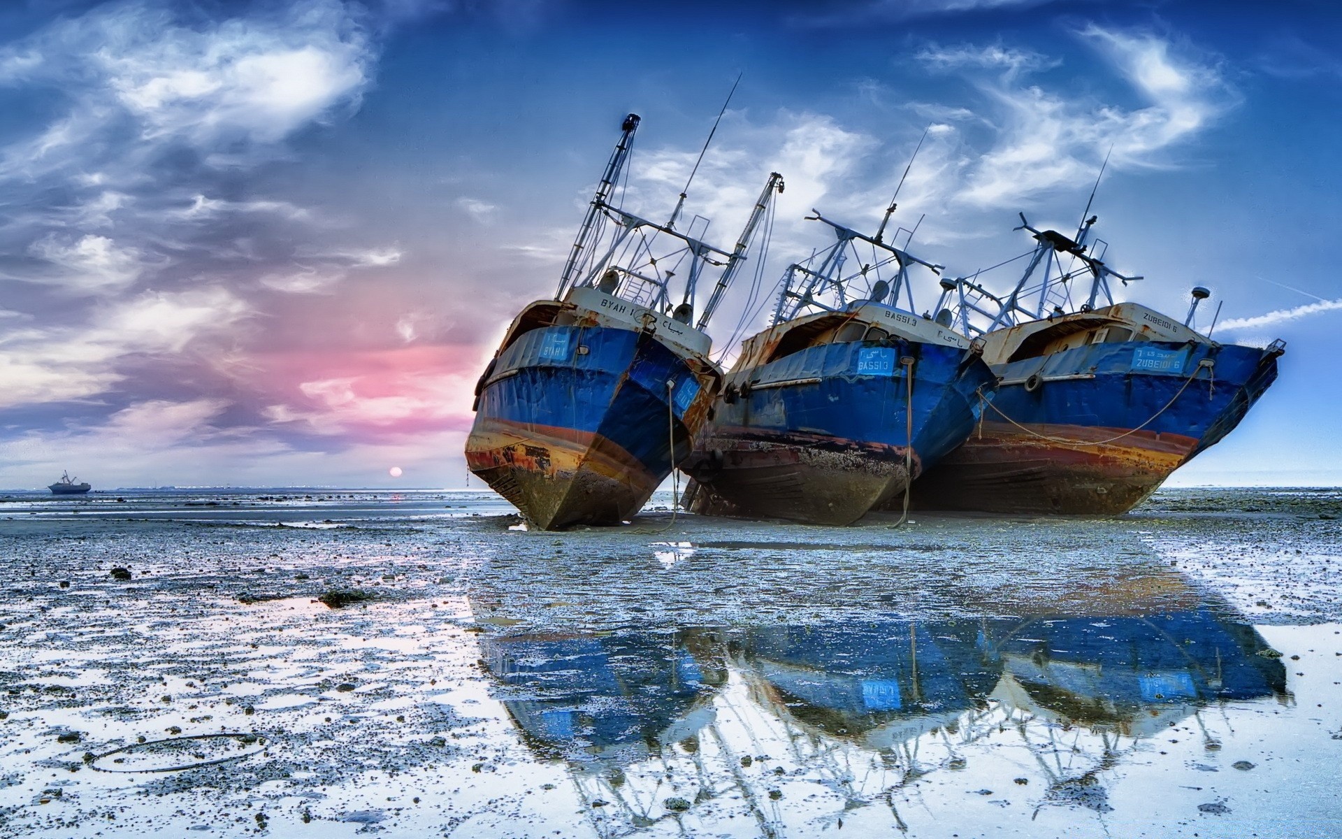 mar e oceano água mar barco oceano embarcações viagens mar céu sistema de transporte navio marinho verão ao ar livre férias praia paisagem costa